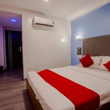 Oyo 666 Mc Hotel Fairview Ciudad Quezon Exterior foto