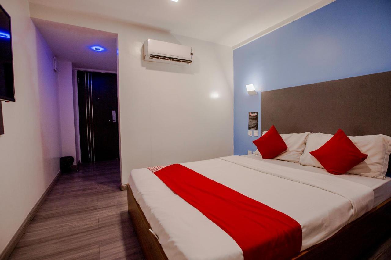 Oyo 666 Mc Hotel Fairview Ciudad Quezon Exterior foto