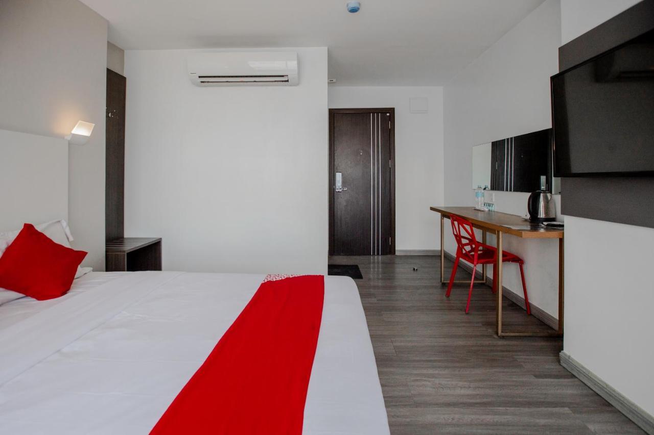 Oyo 666 Mc Hotel Fairview Ciudad Quezon Exterior foto